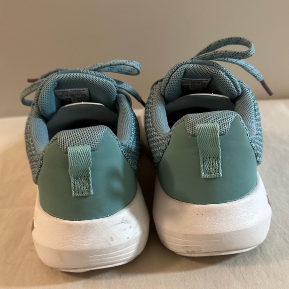 Under Armour running shoes, size 5.5 - Picture 4 of 6